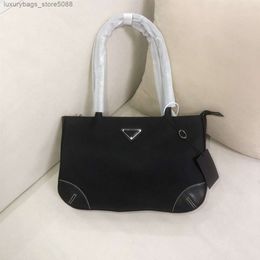Handbag Designer Sells Branded Women's Bags at Discount New Family Pudding Bag Large Capacity Nylon Commuter Tote Womens One Shoulder Underarm