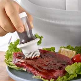 Kitchen Oil Bottle Barbecue Grill Oil Brushes Salad Foods Oil Bottle with Silicone Brush Steak Liquid Dispenser Kitchen BBQ Tool