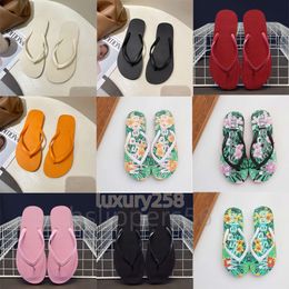 Sandali di moda pantofole piattaforma designer esterno classico classico pizzico di spiaggia per alfabeto Flip Flops Summer Flat Casual Shoes Gai 85