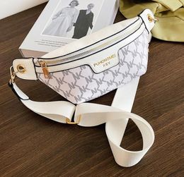 Designer white waist belt bag for women luxury fanny pack korean chest bum bag fashion money purses crossbody heart bag wallet6017453
