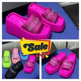 2024 Designer Luxury Sandals Slippers Womens Velvet material rhinestone Velcro tape Soft Room GAI Platform Size 35-42 party formal office