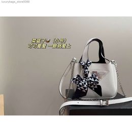 Leather Handbag Designer Sells New Women's Bags at Discount Bucket Bag New Chain Handbag Womens Large Capacity Tote One Shoulder Commuter