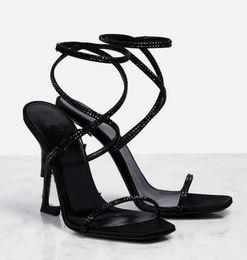 Роскошная летняя бренд Jerry Sandals Shoes Женщины хрустально вставленные атласные пряжки на высоких каблуках высокие каблуки черная леди Сандалия Свадебное платье EU35-43 Новое