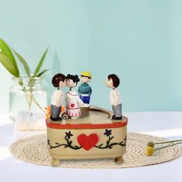Kissing Couple Doll Music Box Creative Music Mechanism Sound Machine Play Rotating Statue for Holiady gifts Boys Girls