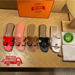 Calfskin Leather Flat Slides Sandals Famous Designer Women Slippers Classics Brown Black White Red Pink Rose Green Luxury Woman Sandale Ladies Beach Shoes 35-42