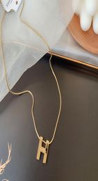 18K plating on titanium steel Fashion letter H Clavicle Necklace Bone Necklace Temperament necklace for women4512167