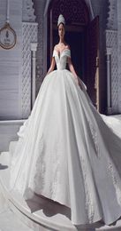 2020 Vintage Ball Gown Wedding Dresses with Cathedral Train Cascading Ruffles Lace Applique Off Shoulder Bridal Gowns vestido de n7971297