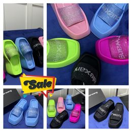 Designer Sandals Slippers Luxury Womens Velvet material rhinestone Velcro tape party Soft Rooms GAI Size 35-42 6cm-10cm shoes soled black shoemaker