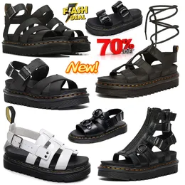 2024 Neue Doc Marteens Sandalen Freizeitbeachschuhe Vielseitige Damen ausgehende schwarze und weiße Spitze hohl hohl Litchi Muster Sandalen Sandale Flache Folien