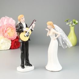 Wedding Bride and Groom Figurines Cake Toppers Resin Doll Ornaments Valentine's Day Engagement Anniversary Wedding Decoration