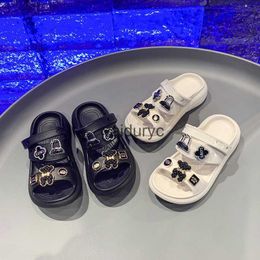 Slipper 2024 Summer New Childrens Cartoon Black and White Bear Sandals for Boys Girls Slippers with Thick Sole Anti slip Beach H240411