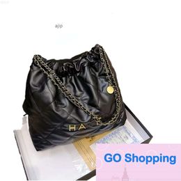 2024 Quality American Bag Tote Bag Oil Wax Leather Large Capacity Chain Shopping Diamond Pattern