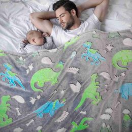 Одеяла пеленания на светящихся динозаврах бросают одеяла для девочек.