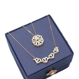 Pendant Necklaces Zircon Lucky Four-leaf Clover Necklace Women Magnet Heart Pendant Necklace Clavicle Chain Charm Wedding Jewelry Anniversary Gift 240410