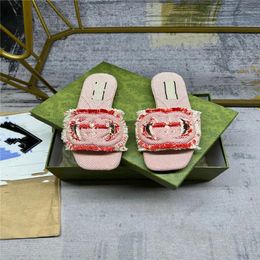 15a Знаменитые женские сандалии с плоскими дна