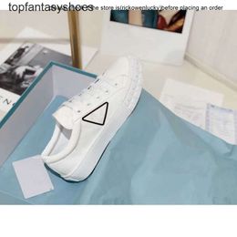 Prdaa shoes designer Casual fashion womens Sports shoes Travel fashion white women Flat SHoes lace-up Leather sneaker cloth gym Trainers platform lady sneakers