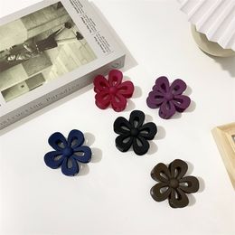 Korean Women Cute Hollow Out Flower Hair Claws 7cm Matt Solid Colour Hair Clips Sweet Girls Crab Clamps Ponytail Holder Bun Maker