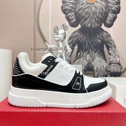 Sole Kadın Tasarımcısı Çok yönlü spor ayakkabılar Valenstino Erkekler Küçük Beyaz Deri Yüksek Gerçek Kalın Yeni Tahta Vo Sıradan Ayakkabı Eğitmeni Nefes Alabilir Spor R734