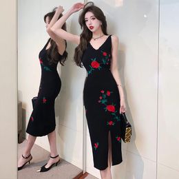 Casual Dresses Summer Simplicity Series Office Pencil Elastic Knitted Dress Women Vintage Rose Embroidery Bodycon Vestidos