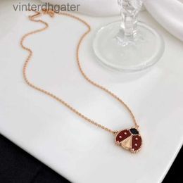 High End Vancelfe Brand Designer Necklace v Golden Clover Ladybug Necklace Womens Red Agate Pendant Collar Chain 18k Trendy Designer Brand Jewellery