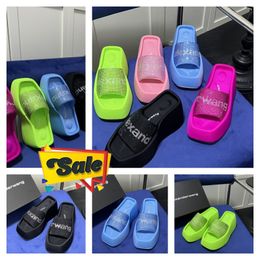 Designer Sandals Slippers Luxury Womens Velvet material rhinestone Velcro tape party Soft Rooms GAI Size 35-42 6cm-10cm beach shoes black