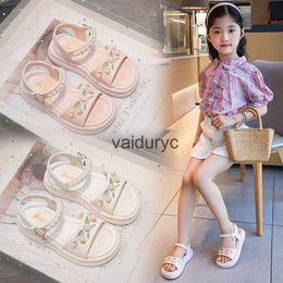 Sandals Girls 2024 Summer New Student Open Toe Beach Shoes Embroidered Pearl Little Girl Princess Casual H240411