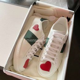 Little Sneaker ShoesG Designer Fashion Trainer Shoe Women Mens Bee Board Womens Genuine Leather New Soft Sole Love White Leisure RM61