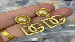 Ladies New Designed Retro Brass Earrings Studs GLetters pearls pendants 18K gold plated Anti allergy women's Ear Clip Designer Jewelry5421047