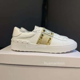 Shoes Leisure Seasonal Sneakers Leather Rivet Trainer Small White Fashion Valenstino Couples Men's Flat Sole Board Women's New Trend Designer 5HVP