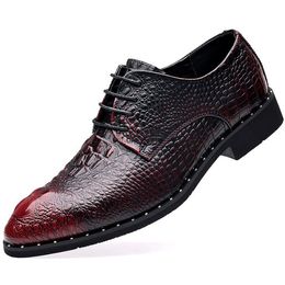 Neue Ladungsstätten Männer Lederschuhe atmungsaktiv Slip-on Solid Casual Schuhe handgefertigte Männer Kleiderschuhe für Jungen Partyschuhe