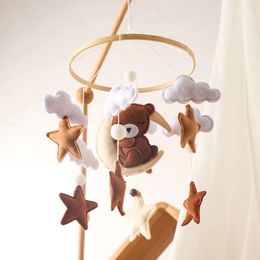 Baby Bed Bell Wooden borns Rattles Soft Felt Cartoon Bear and Elephant Cloudy Star Moon Hanging Mobile Crib Toy Gift 240411