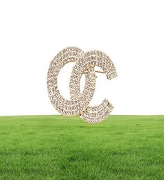 Brand Luxurys Design Diamond Brooch Women Crystal Rhinestone Letters Suit Pin Fashion Jewelry Clothing Decoration High Quality 9201913