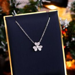 High End Vancelfe Brand Designer Necklace Diamond Flower Lucky Grass Necklace Elegant Pendant Clavicle Chain Trendy Designer Brand Jewellery