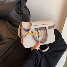 Halzan Handbags Leather Crossbody Bags Retro Fashion Casual Crossbody Bag for Women 2024 New Korean Edition Autumnwinter Small Versatile Square B have logo HBXZ