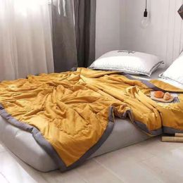 King Size Duvet Insert Quilts Double Brushed Microfiber Quilt Gift for Student Dorm Room PR Sale