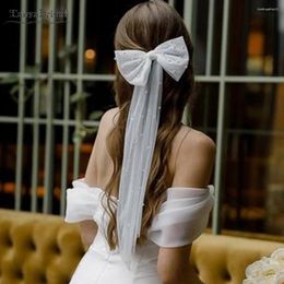 Bridal Veils Short Wedding Tulle Bow With Pearls Simple Lovely Headpieces Comb DV066