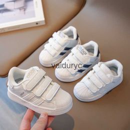 Sneakers Childrens Little White Shoes Boys Shell Headboard 2023 Autumn New Soft Sole Girls Sports Fashion and Casual H240411