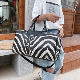 Duffel Bags Zebra Print Women's Travel Bag Large Capacity Handbag Leather Stripe Duffle Big Tote Weekend Overnight Gym For Wo208o