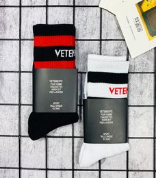 VET Tide Designer Socks Men and Women Hiphop Street Stripes In the Tube Antiskid Board Sports Socks1091562