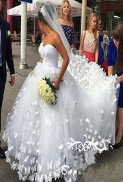 2020 Elegant Long Brides Ball Gown Wedding Dresses 3D Butterfly Princess Tulle Lace Sweetheart Neck Bridal Gowns Custom Plus Size3250465