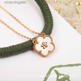 Avancerad vankelfe varumärkesdesigner halsband fyra blad gräs plommon blommor halsband kvinnor hög kvalitet elektropläterad 18k trendig designer märke smycken smycken