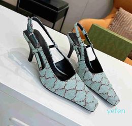 Sandals Sapatos Designer de salto médio Mulheres Bloom Floral Diamond Leather Rubber Multicolor High Heel
