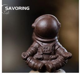 Creativity Yixing Purple Clay Tea Pet Handmade Astronaut Sculpture Exquisite Desktop Tray Small Ornaments Can Improve Gift 240411