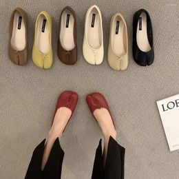 Casual Shoes Tabi Woman Microfiber Leather Comfy Flats Split Toe Slippers Soft Bottom Loafers Brief Ladies Trotter Moccasins