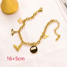 Fashionable Classic Bracelets Women Bangle 18K Gold Plated Stainless steel Crystal Flower Pendant Lovers Gift Wristband Cuff Chain Designer Jewellery Accessories
