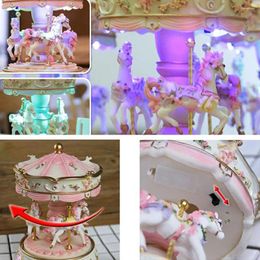 Decorative Figurines Music Box LED Light Kid Romantic Luxury Carousel Craft Wedding Clockwork Mechanism Decor Colour Changing Gifts
