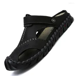 2024 Sandalen Sommermänner Leder Klassische Schuhe Pantoffeln weiche römische bequeme Gehensschuhe im Freien V.