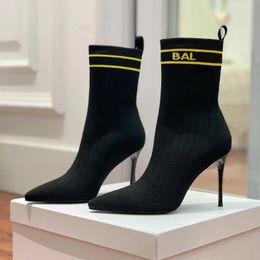 SOCK BOOTS Stiletto ayak bileği patik ayakkabılar örme kumaş mektup orta yüzyüzü elastik nokta-toe stiletto lüks tasarımcı mugler 105mm moda bot