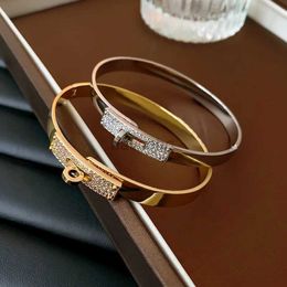 Bangle 2023 New Korean Luxury Exquisite Metal Snap Bracelet Europe America Fashion Shining Crystal Geometric Bracelet Womens Jewellery 240411