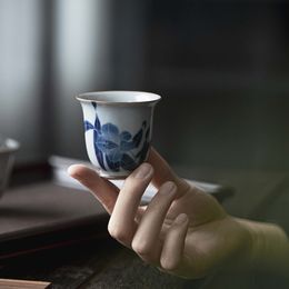 2pc/Set Underglaze Blue and White Ceramic Tea Cup Hand-painted Lily Art Teacup Old Antique Puer Master Cup Portable Tea Set 50ml